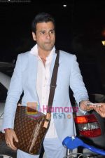 Rohit Roy leave for Cannes on 10th May 2011 (8).JPG